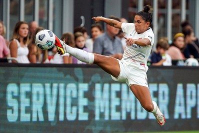 Destaque da Seleção feminina, Debinha apoia colegas de clube após denúncia de assédio sexual