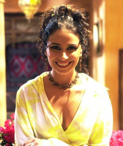 Giovanna Antonelli viveu a protagonista Jade. Solange Couto roubou a cena como a hilária Dona Jura - fotos Globo/Divulgação