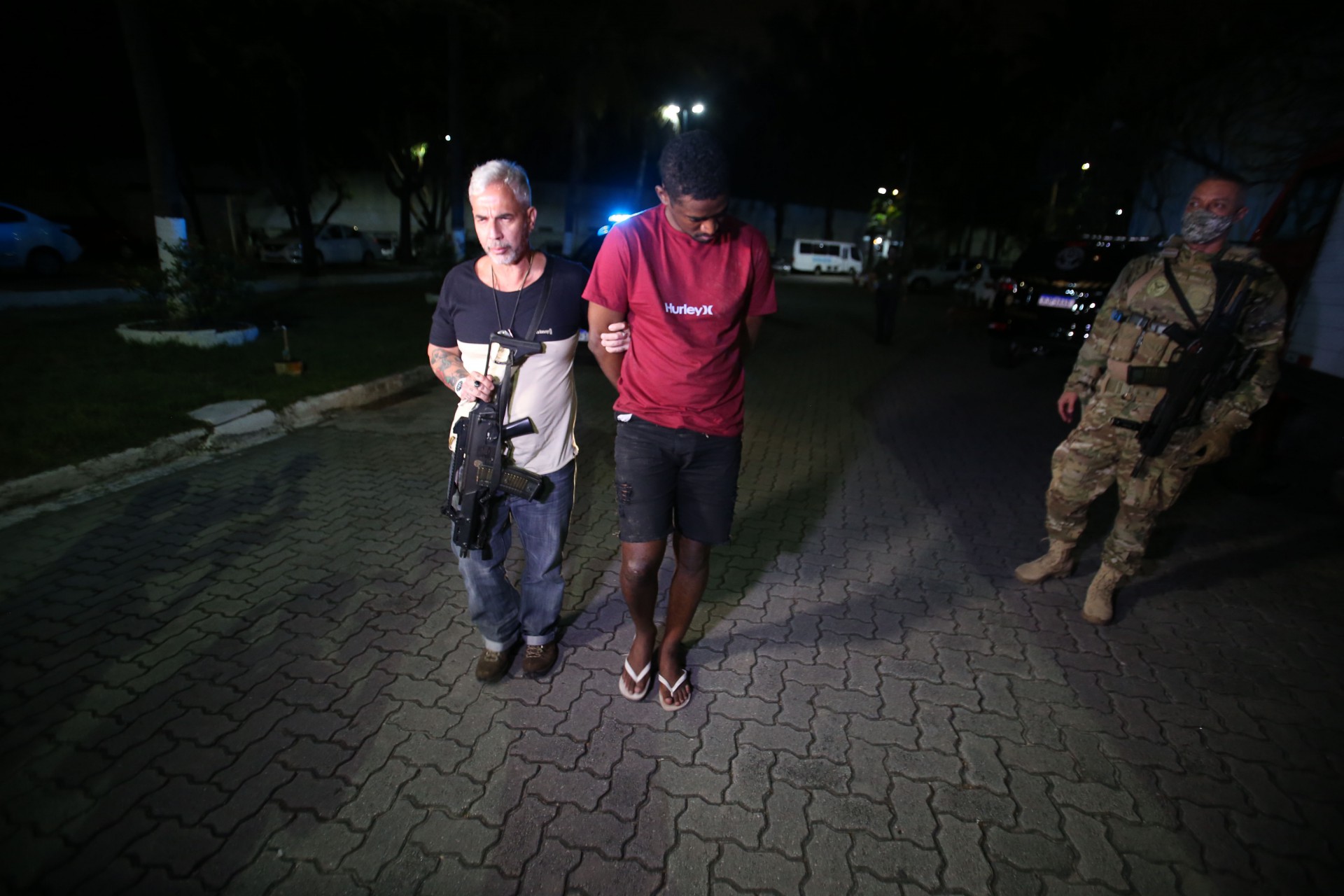 Criminosos escondiam drogas dentro de mangas para enviar &agrave; Europa - Cl&eacute;ber Mendes