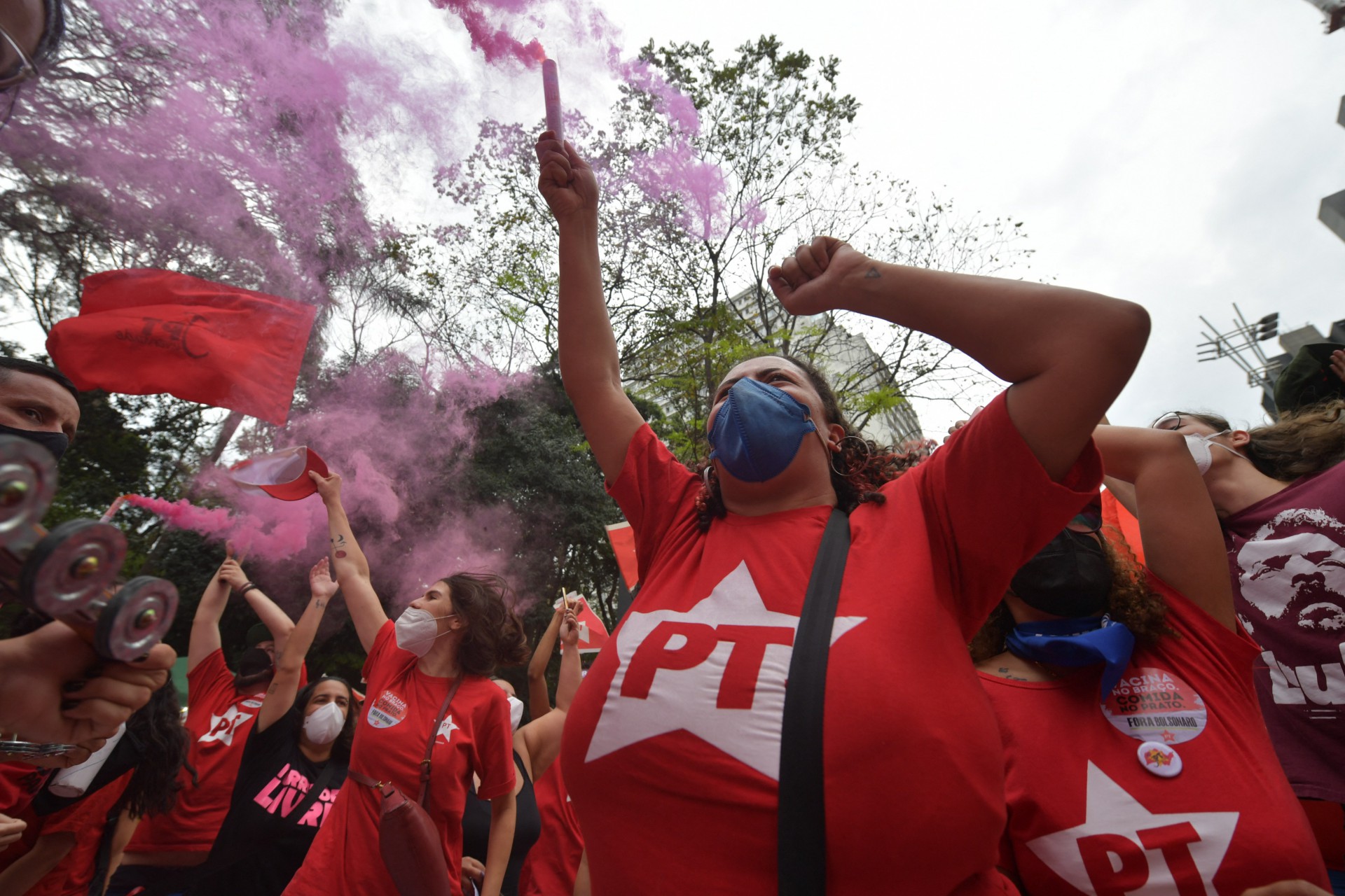 Manifestantes protestam contra o governo de Jair Bolsonaro em ato na avenida Paulista, em São Paulo - AFP