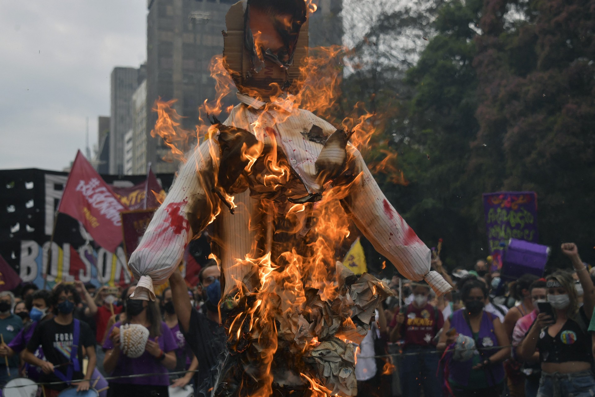 Manifestantes protestam contra o governo de Jair Bolsonaro em ato na avenida Paulista, em São Paulo - AFP