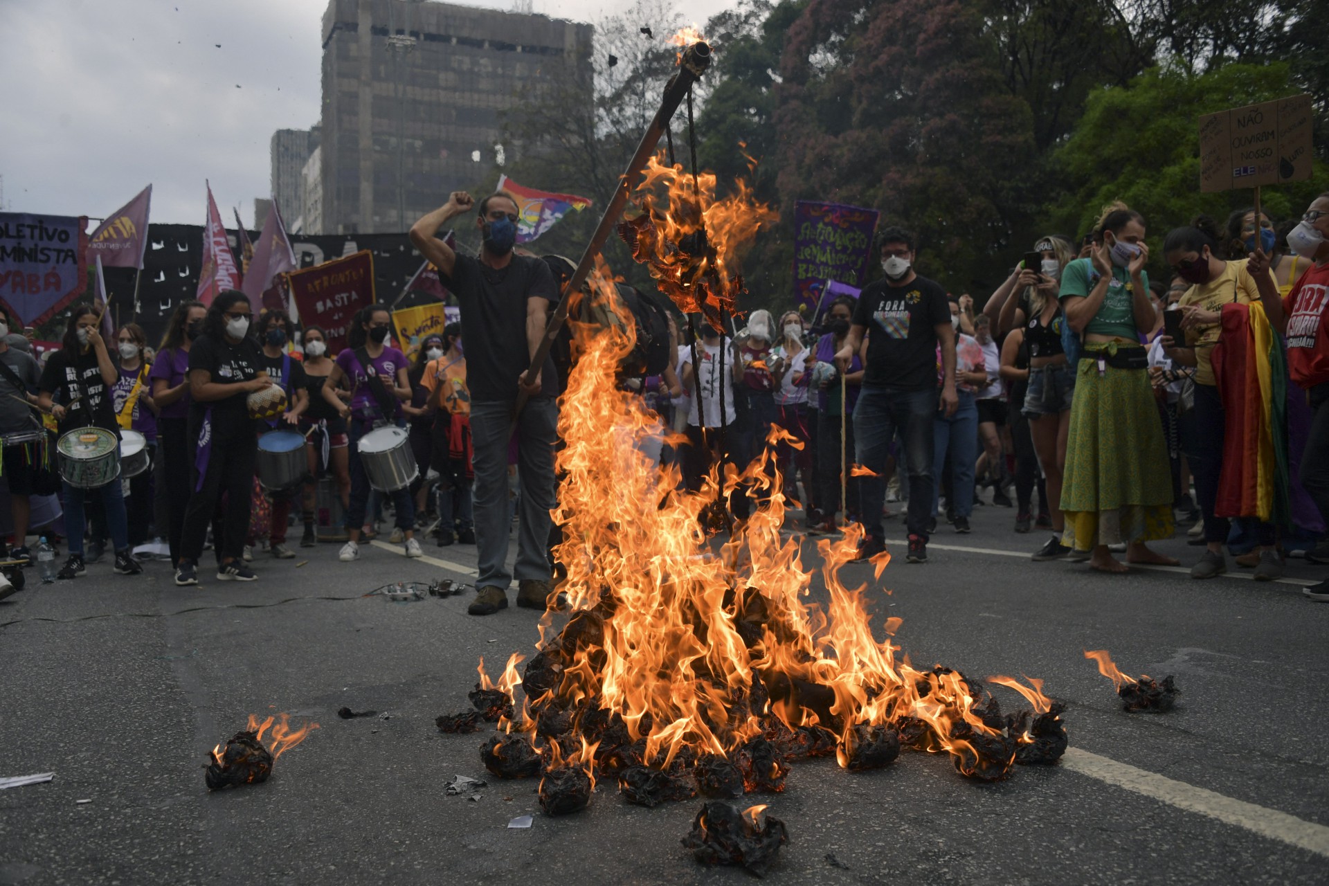 Manifestantes protestam contra o governo de Jair Bolsonaro em ato na avenida Paulista, em São Paulo - AFP