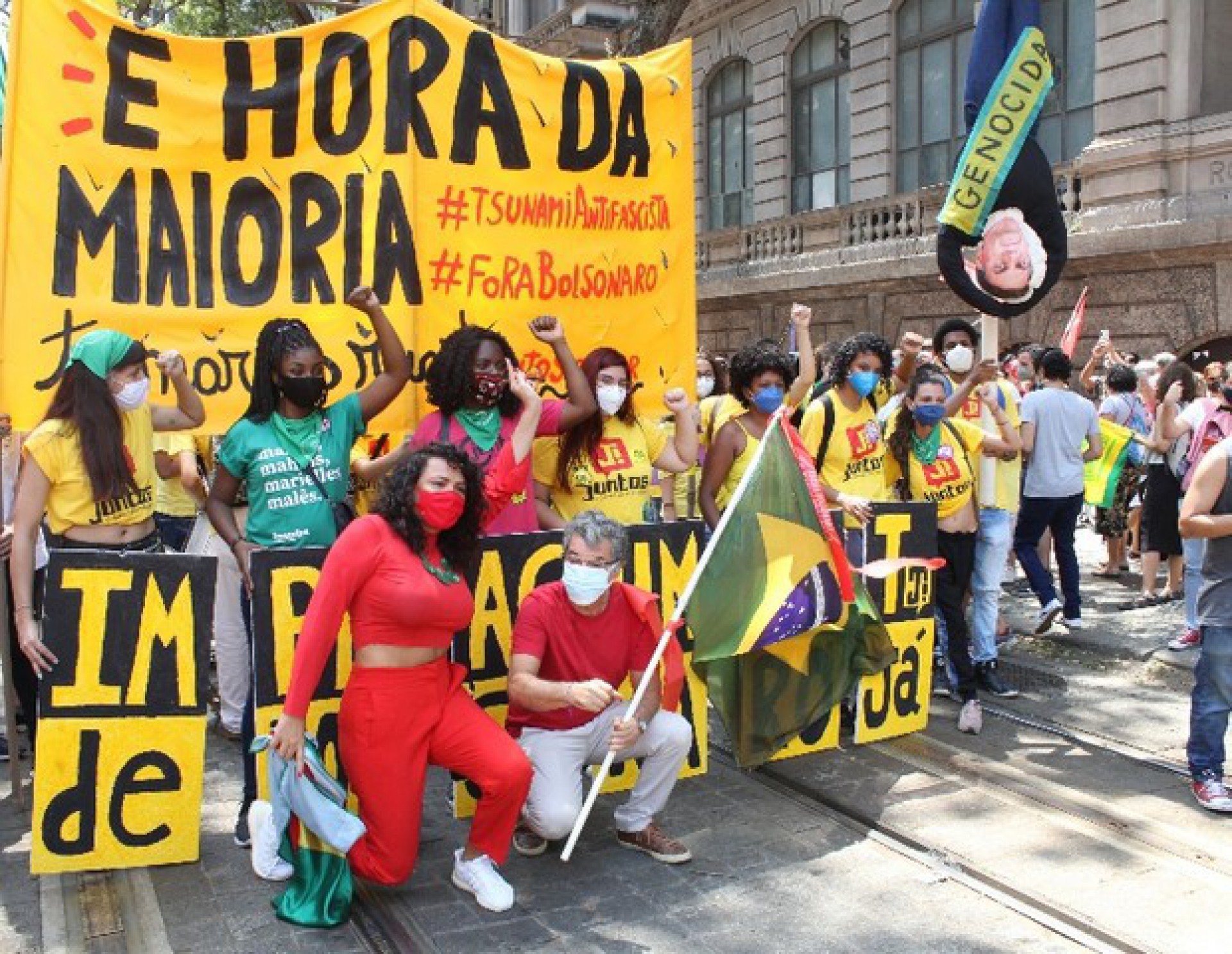 Dadá Coelho e Paulo Betti em manifestação contra o presidente Jair Bolsonaro - AgNews