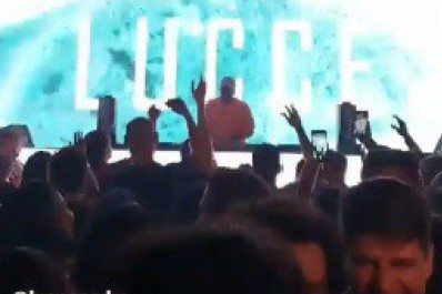 Festa de música eletrônica serve de evento-teste da Prefeitura com pessoas vacinadas e sem máscara