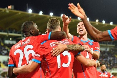 Napoli vira sobre a Fiorentina, mantém campanha perfeita e liderança do Italiano