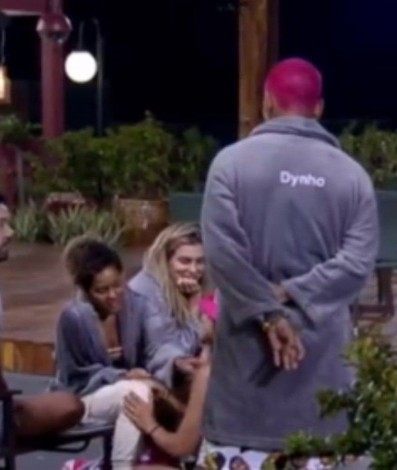 Rico pede para ver parte íntima de Gui Araújo
- Reprodução/Record