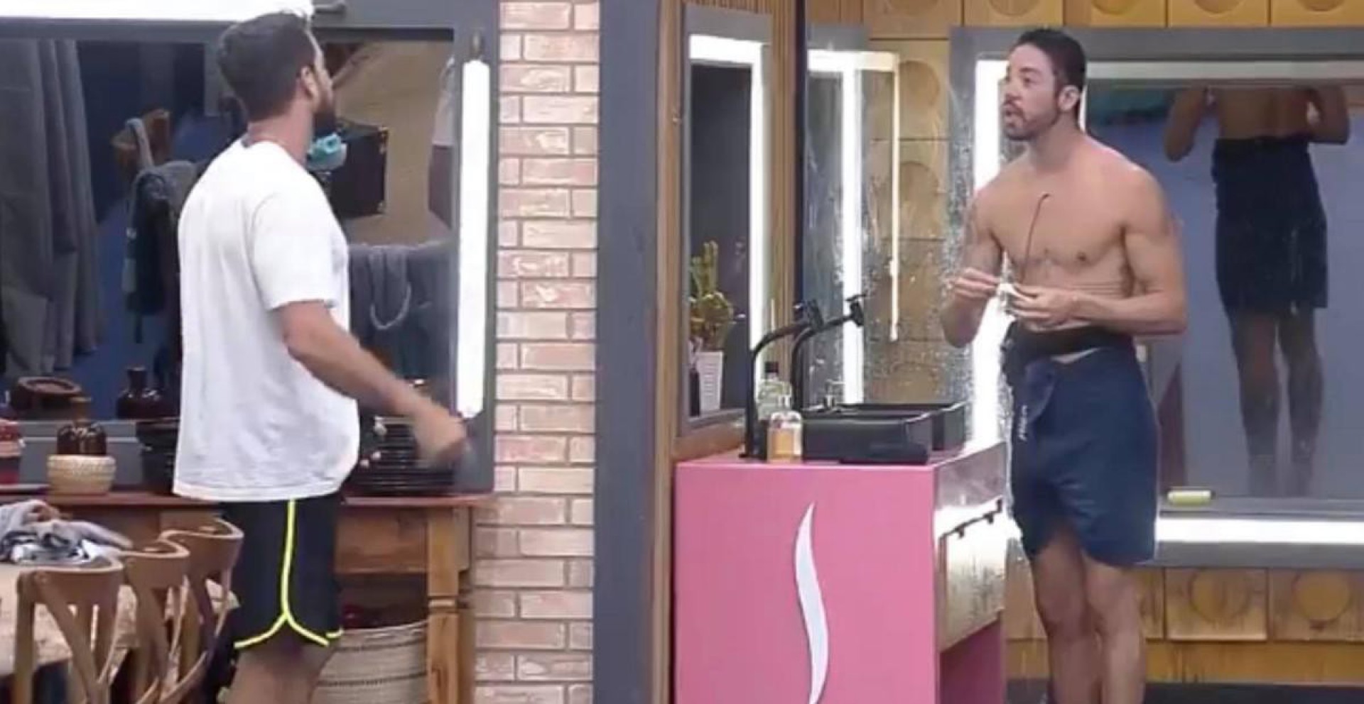 Rico e Erasmo discutem em 'A Fazenda 13' - Reprodução