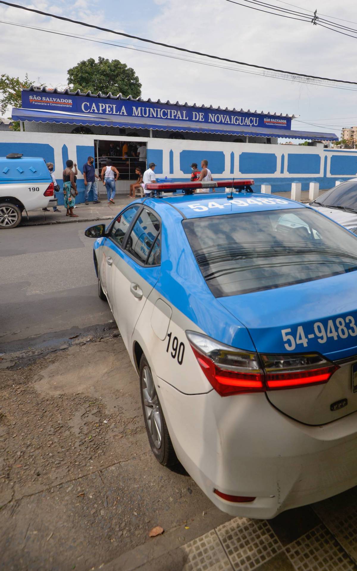 Nova Iguacu - 04/10/2021 -  RIO DE JANEIRO - POLICIA  - Sepultamento do  Policial Militar Rafaeal Vinicius de Oliveira Mello , no cemiterio municipal de Nova Iguacu     Foto : Fabio Costa/ Agencia O Dia