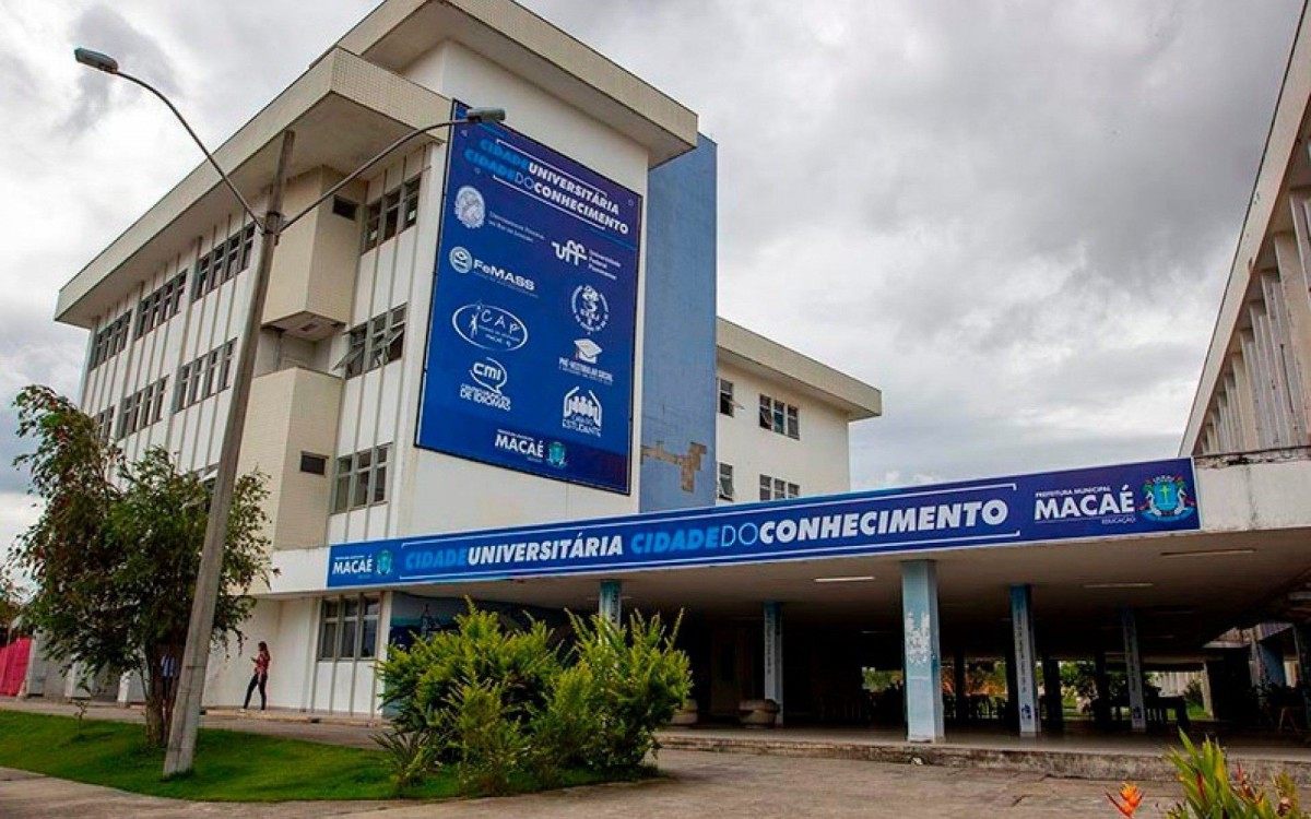 Faculdade Professor Miguel &Acirc;ngelo da Silva Santos (FeMASS)