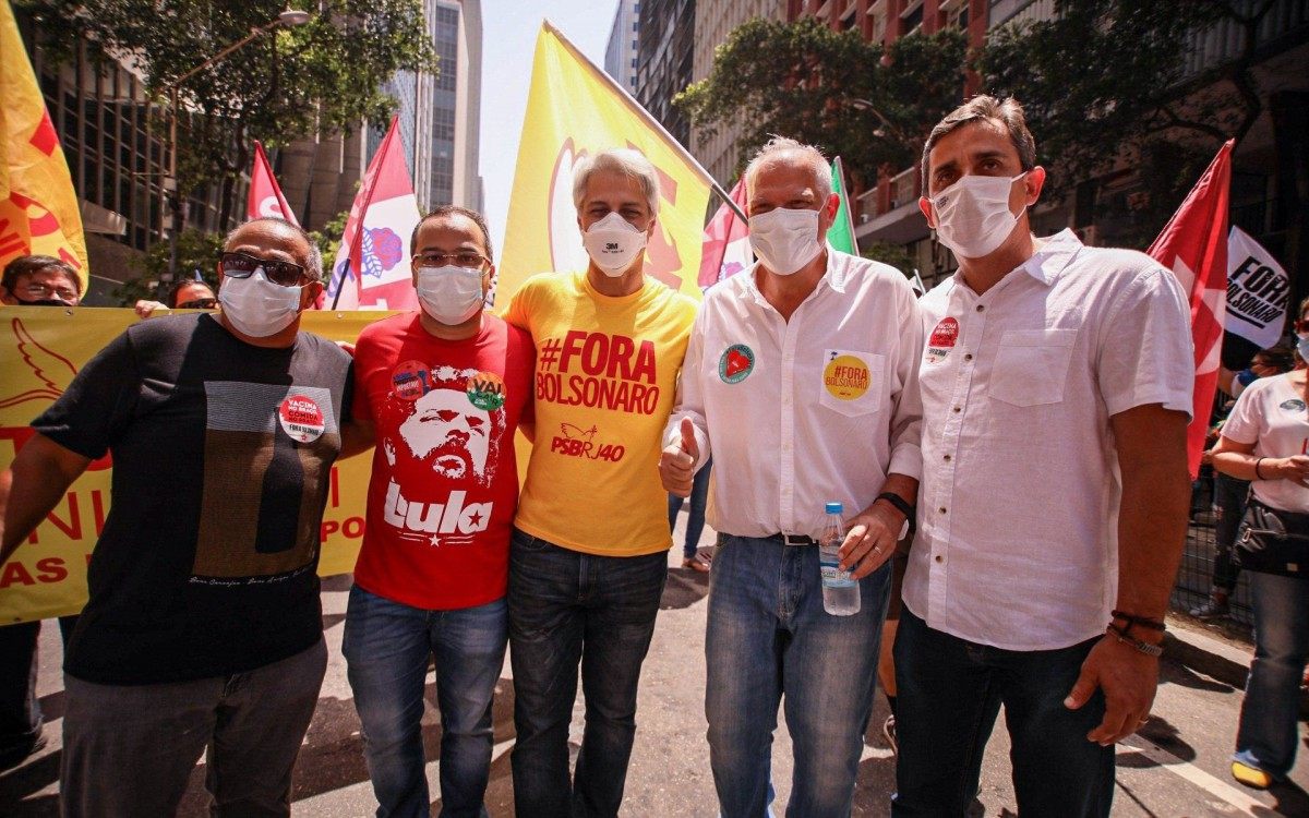 Deputado federal Molon presente ao ato, al&eacute;m de outras lideran&ccedil;as progressistas 