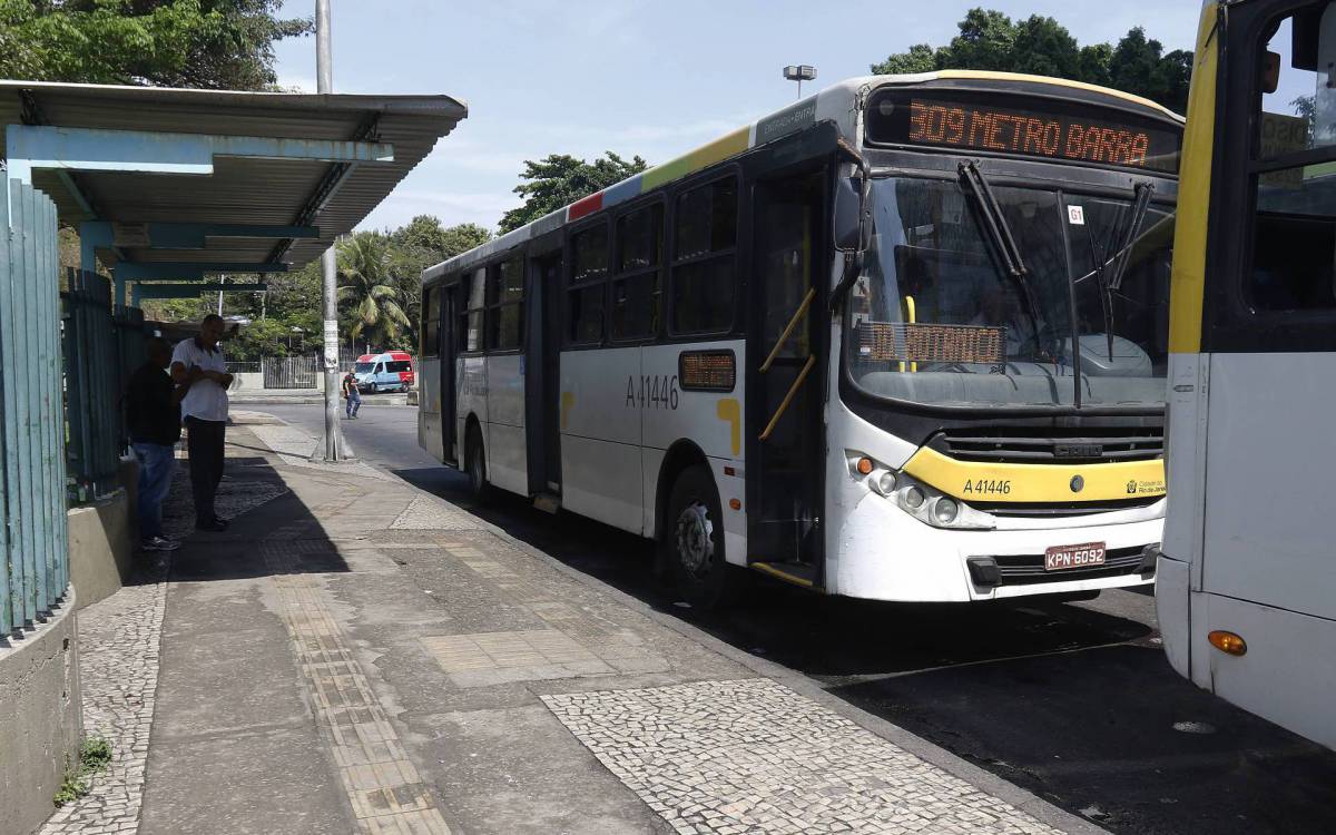 Geral - Ponto final da linha 309, na Central do Brasil, centro do Rio.