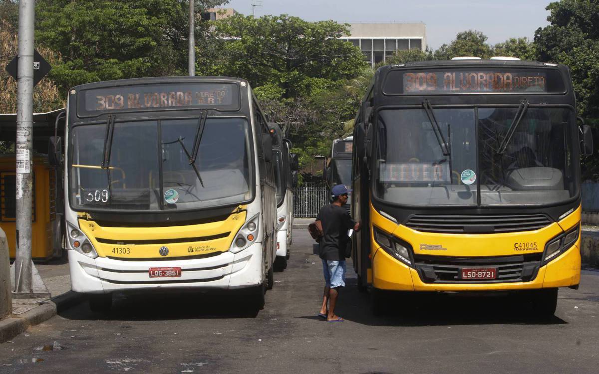 Geral - Ponto final da linha 309, na Central do Brasil, centro do Rio.