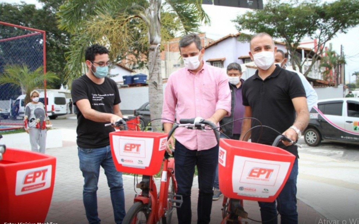 Fabiano Horta recebeu Vantoil Martins ao lado de Diego (vice) para explicar projetos como as vermelhinhas