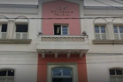 Homem é preso por agredir companheira com soco em Araruama