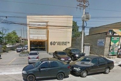 Policiais investigam praça onde crianças foram baleadas em Saracuruna