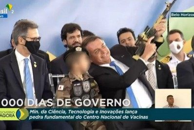 Comitê da ONU repudia Bolsonaro por promover criança com traje militar