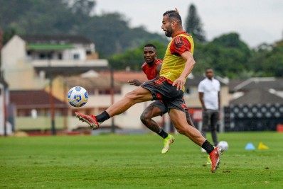 Flamengo: Thiago Maia treina normalmente e deve voltar contra o RB Bragantino; Diego é dúvida