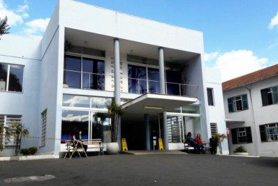 Mulher é atacada a facadas pelo companheiro no Castelo São Manoel