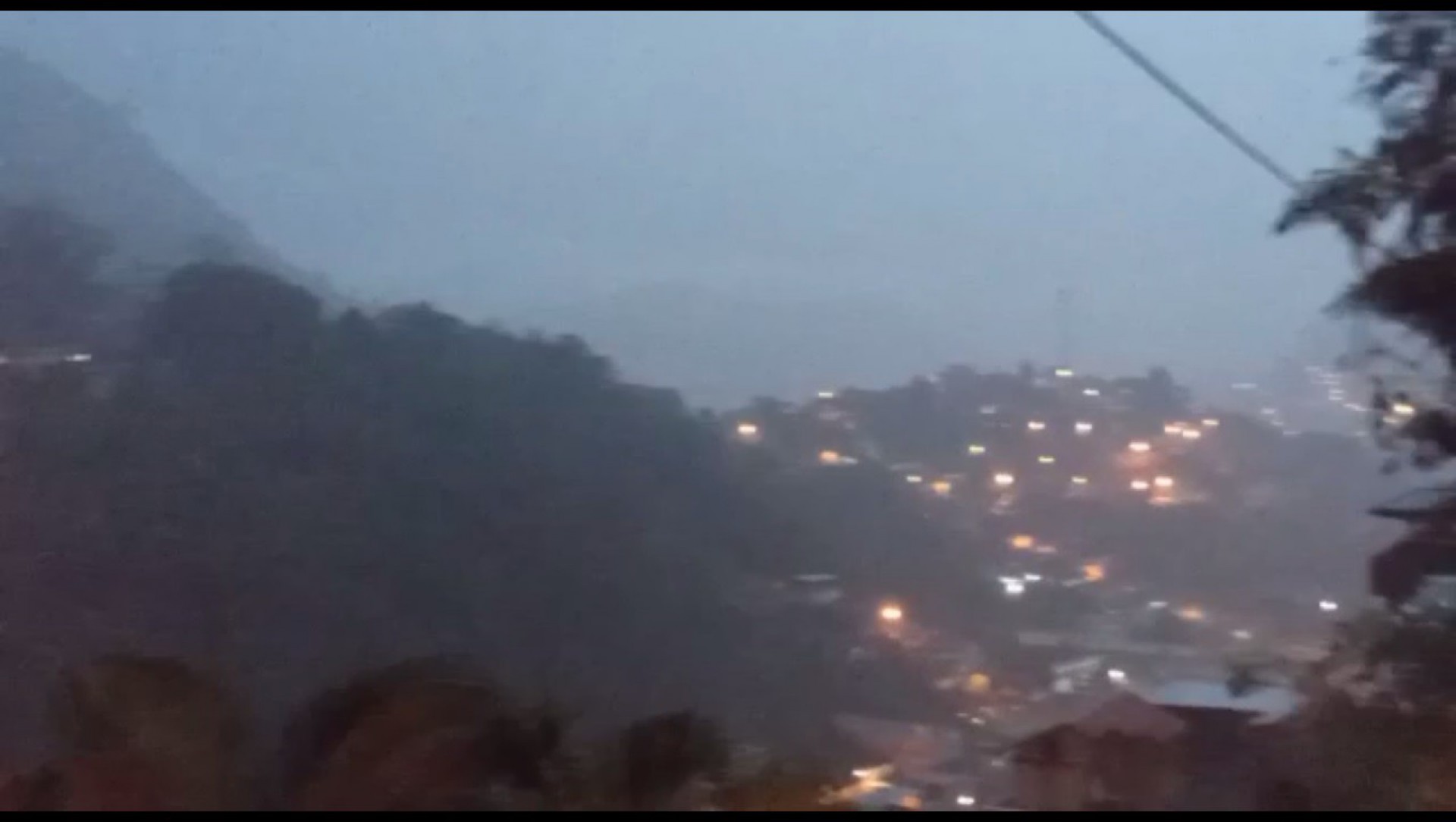 Na sexta-feira, foi emitido aviso com previsão de pancadas de chuva, provocadas por aproximação de frente fria na região