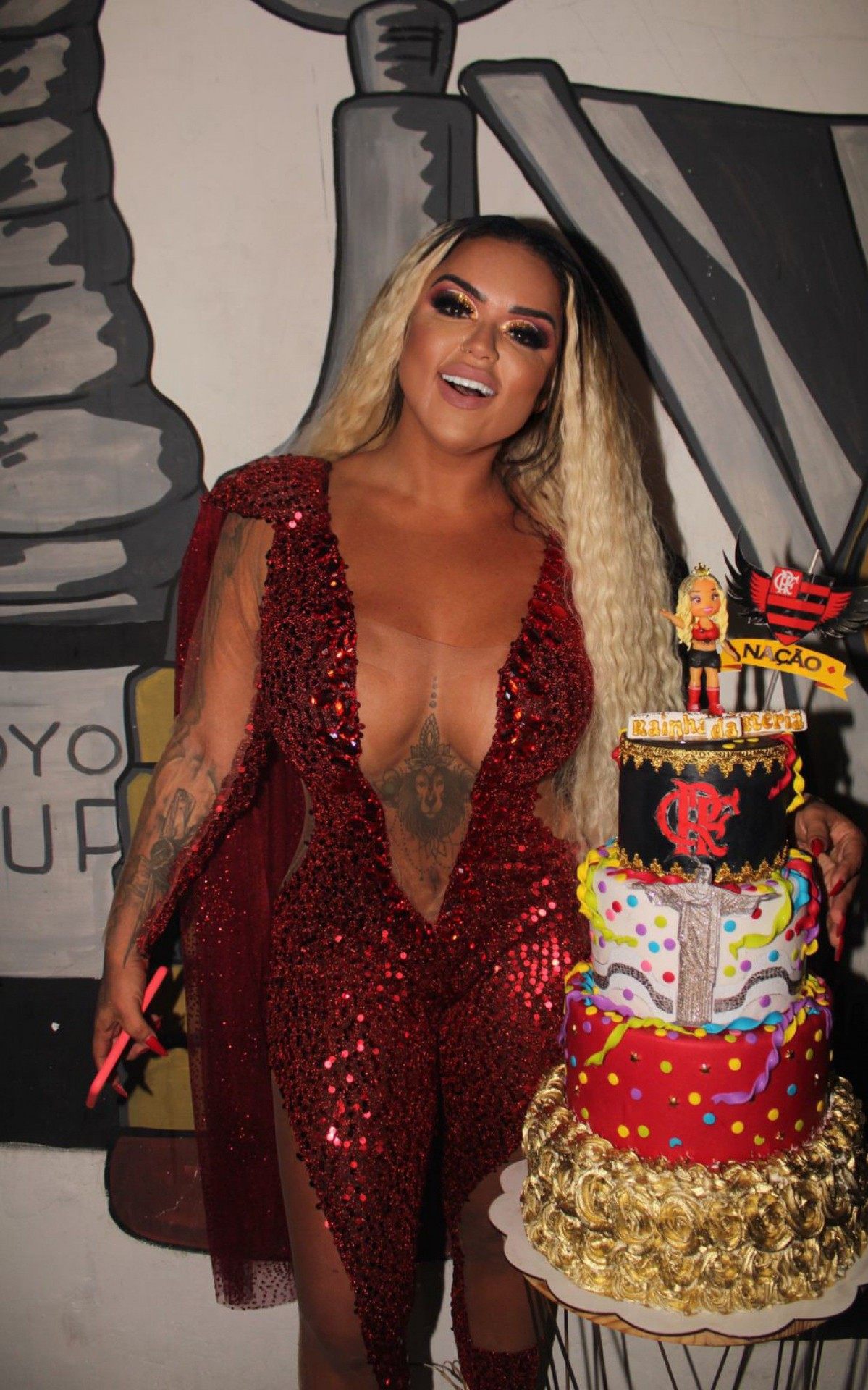 Monalisa Moura &eacute; coroada Rainha de bateria do G.R.E.S Ra&ccedil;a Rubro Negra