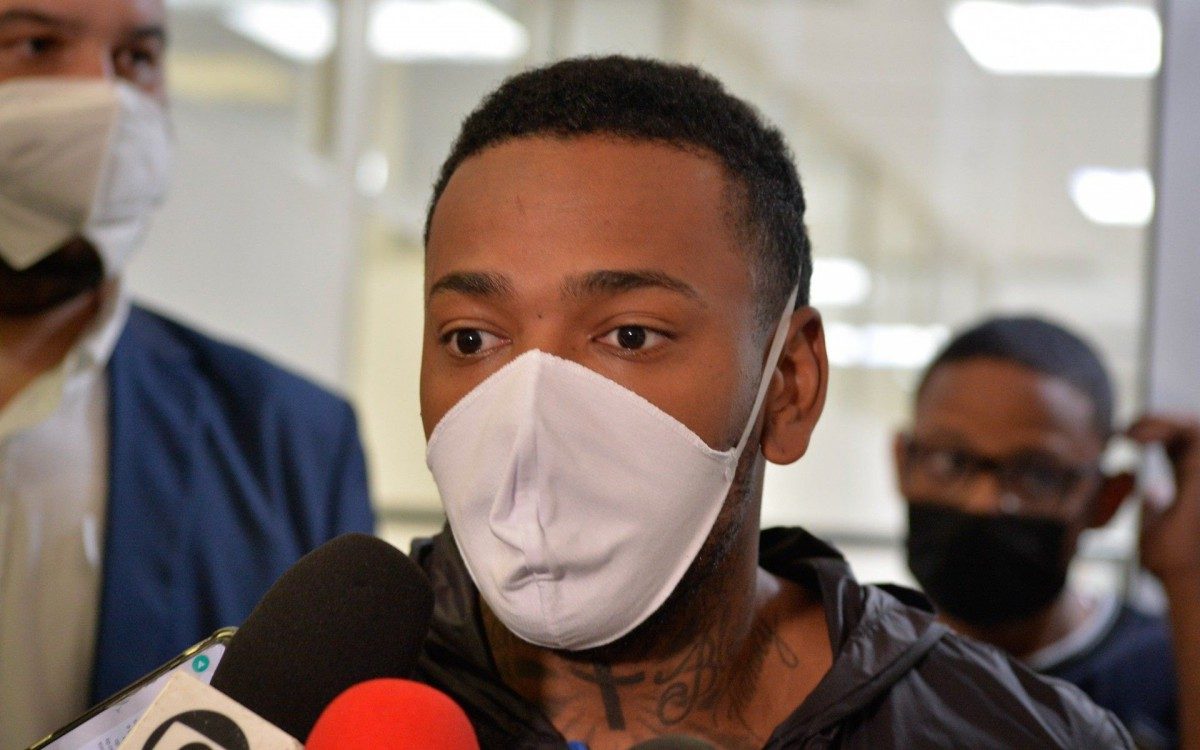 Rio de Janeiro - 05/10/2021 -  RIO DE JANEIRO - POLICIA  - Polícia localiza Nego do Borel em motel no Rio; cantor faz gesto obsceno ao chegar a delegacia: 'Quis me isolar', disse na Cidade da Policia  na Zona Norte do Rio    Foto : Fabio Costa/ Agencia O Dia