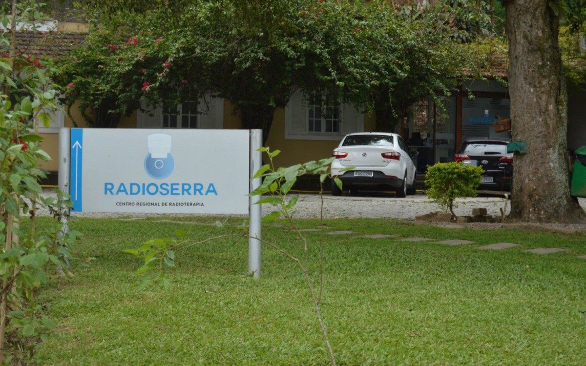 Ao longo das pr&oacute;ximas quintas-feiras, uma estrutura montada no p&aacute;tio do Centro Regional de Radioterapia (RadioSerra) vai falar sobre o c&acirc;ncer de mama