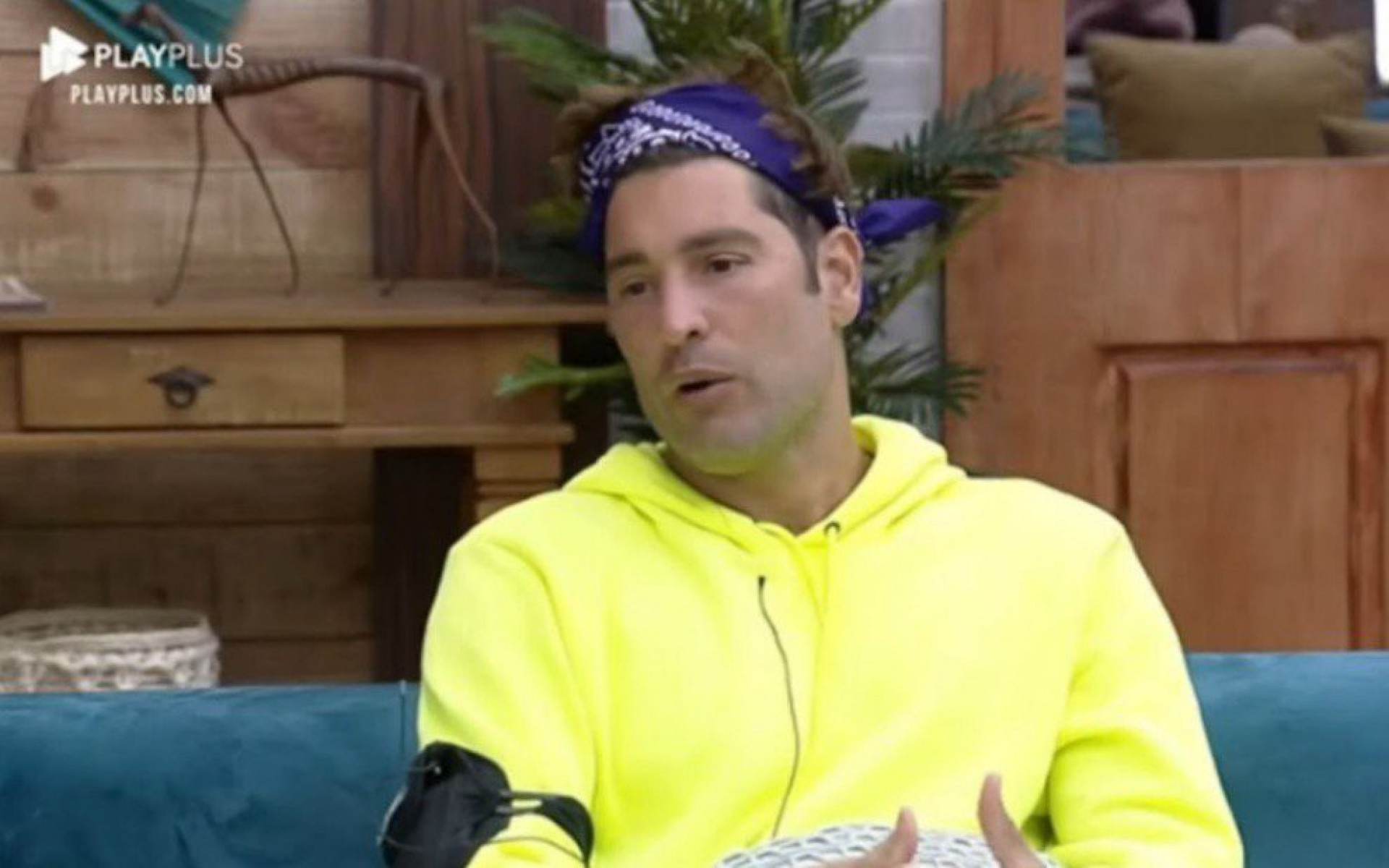 Os peões conversam sobre 'tumultuar' em A Fazenda  - Reprodução