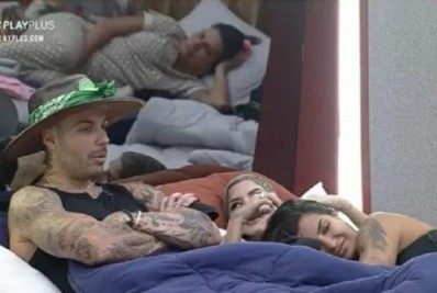 'A Fazenda 13': 'Aqui é o manicômio', ironizam peões sobre uso de remédios contra depressão