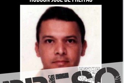 Acusado de feminicídio é preso enquanto almoçava em acesso do Complexo do Alemão