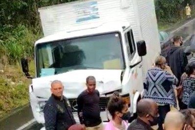 Manhã com acidentes na BR-101