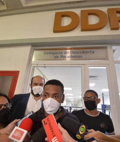 A família de Nego tinha registrado o desaparecimento do artista nesta segunda-feira (4). Na ocasião, a mãe de Nego, Roseli Viana Gomes, contou na 42ª DP (Recreio) que, no último domingo (3), tentou impedir que Nego saísse de casa. O cantor não obedeceu e, desde então, não tinha dado mais notícias. - Fabio Costa/Agência O Dia