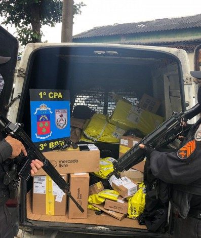 PM e PRF recuperam quatro caminh&otilde;es de carga roubadas na Baixada e Zona Norte - Divulga&ccedil;&atilde;o/PRF