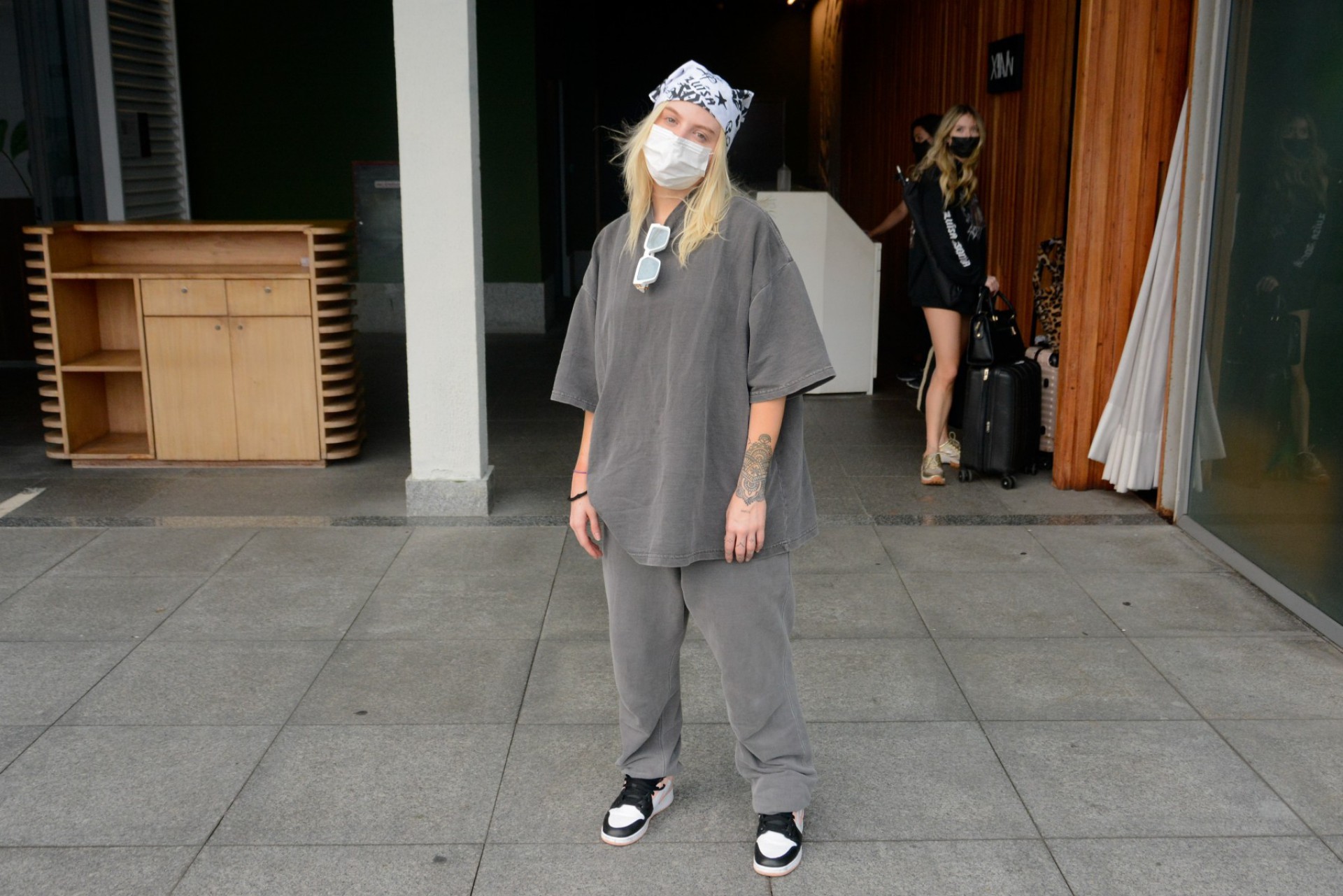 Luisa Sonza embarca no Aeroporto Santos Dumont, no Rio, na noite de segunda-feira - Ag. News