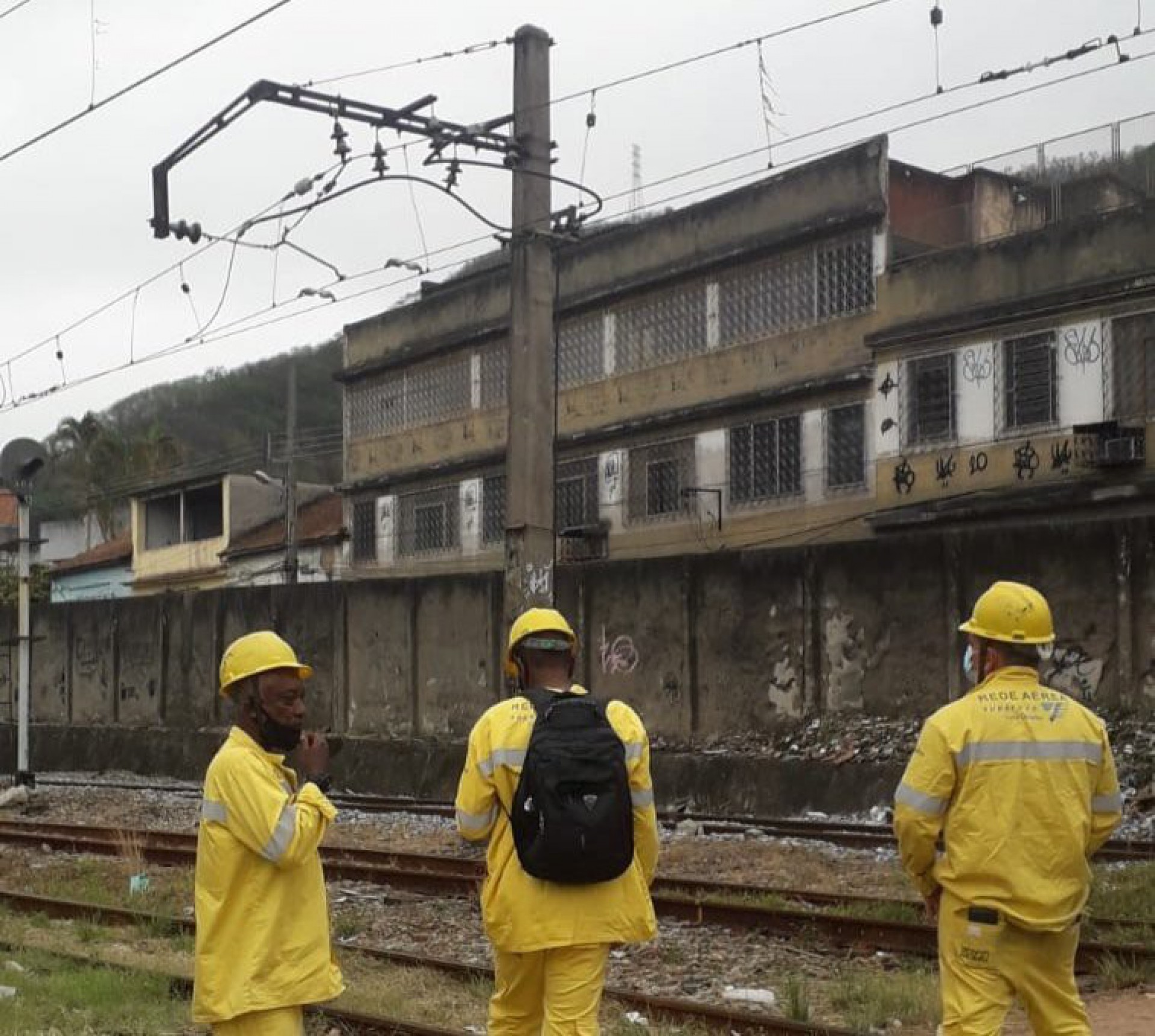 Trens do ramal de Belford Roxo voltam a circular após tiro acertar a rede aérea  - Reprodução Twitter / Agetransp