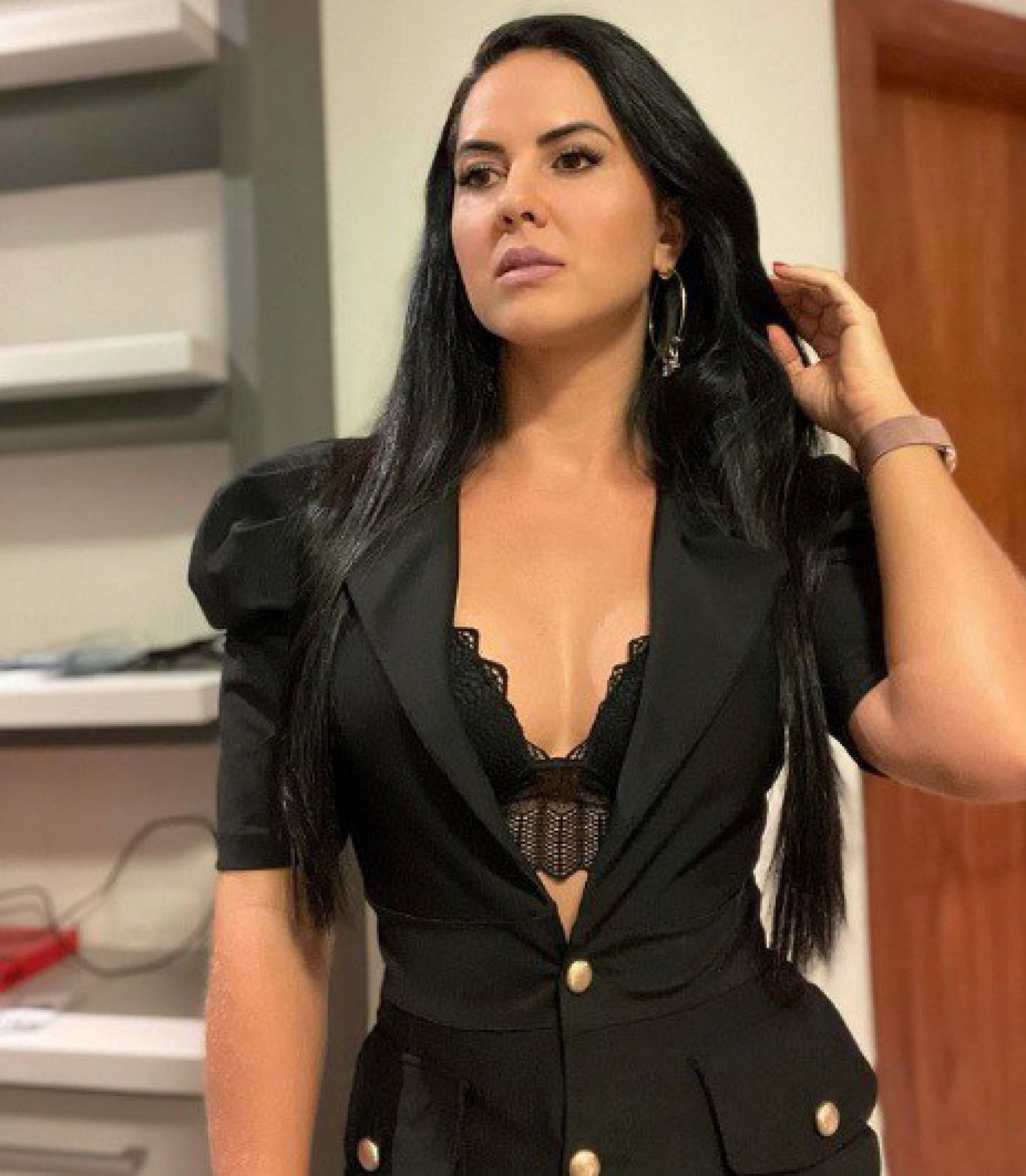 Noiva de Zezé di Camargo comemora imunização contra a Covid  - Reprodução