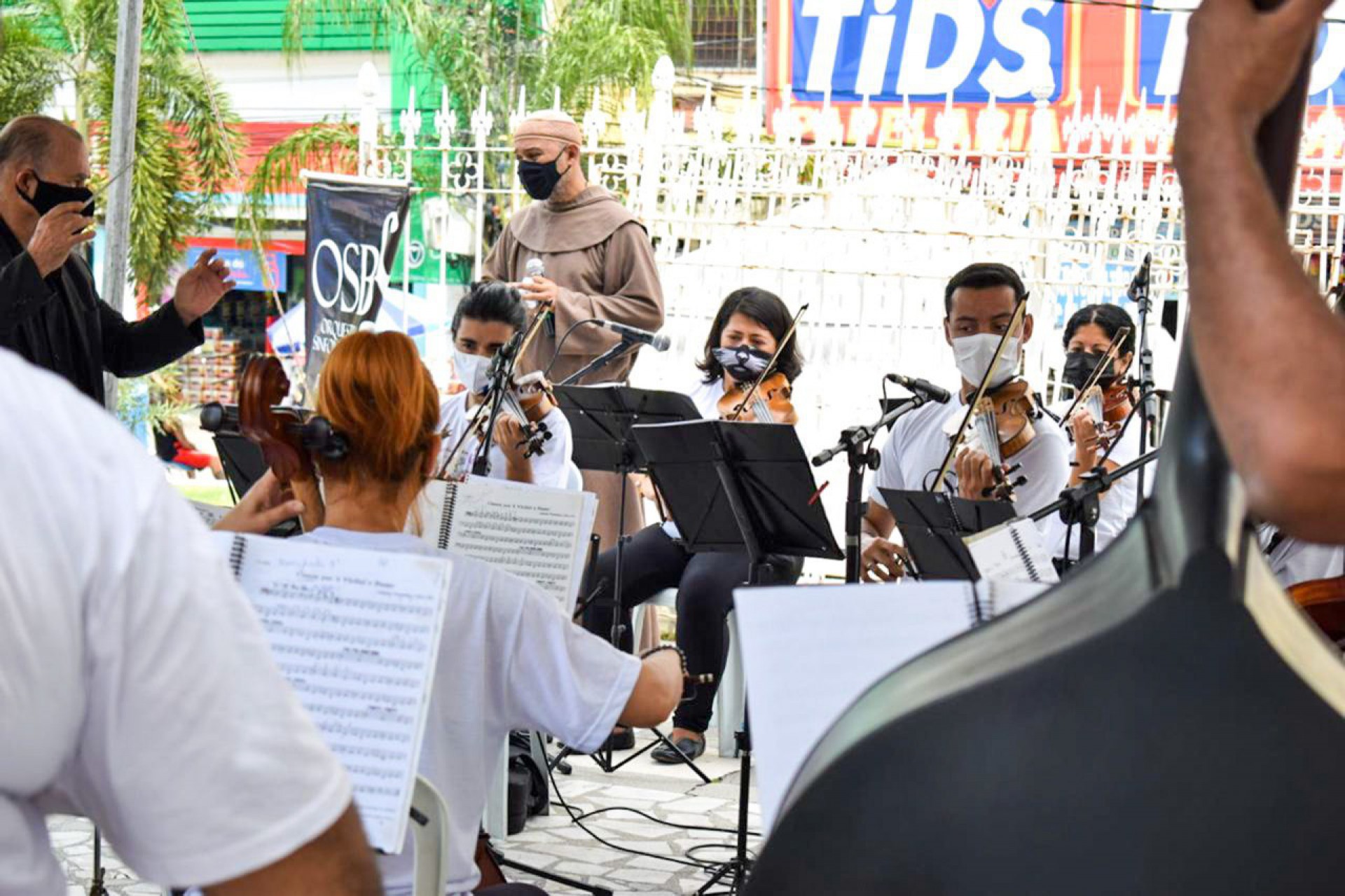 O evento contou com a apresentação da Orquestra Sinfônica da Baixada - BETO FRANZEM 