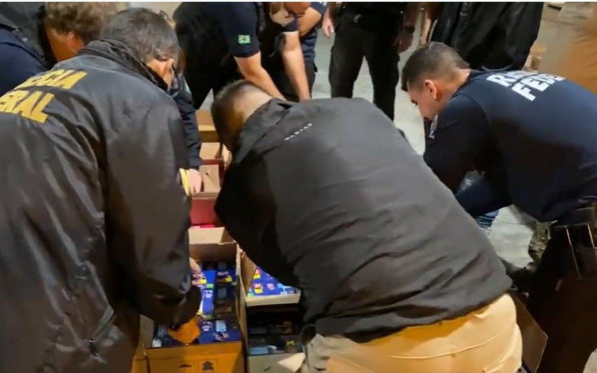 Policiais federais encontram coca&iacute;na em caixas de sab&atilde;o em p&oacute;