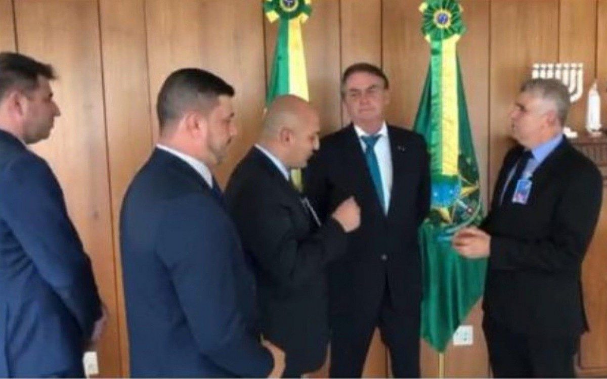 F&aacute;bio entregou v&aacute;rios pedidos ao presidente 