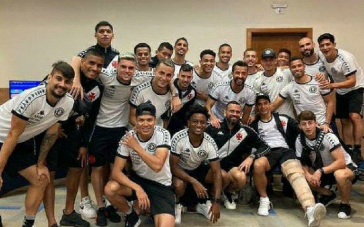 Meia do Vasco afirma ter permanecido em campo lesionado na vit&oacute;ria contra Confian&ccedil;a: 'Faria tudo de novo'
