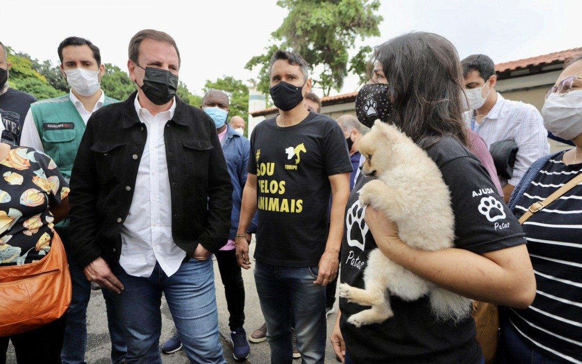 Prefeito visita Centro de Controle de Zoonoses e anuncia constru&ccedil;&atilde;o de hospital para animais