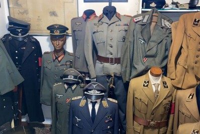 Polícia prende suspeito de estuprar criança; casa tinha diversas armas e objetos nazistas