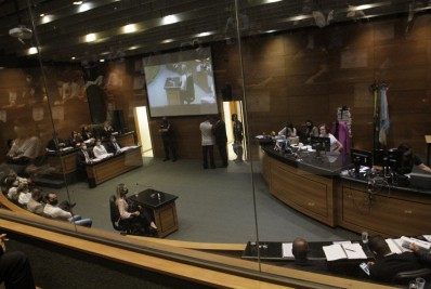 Jairinho e Monique atrasam audiência no Tribunal de Justiça