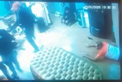 Ídolo do Corinthians, ex-jogador Danilo é assaltado em barbearia de São Paulo; veja o vídeo