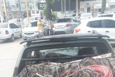 PM detém homem com grande quantidade de fios de cobre sem procedência em Belford Roxo