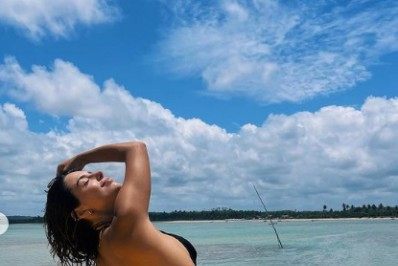 De biquíni, Giovanna Lancellotti ostenta boa forma nas redes sociais