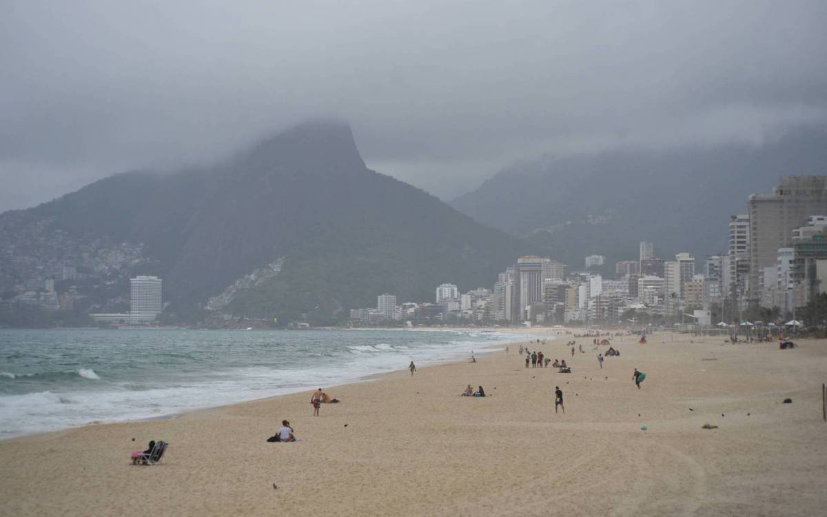 Rio de Janeiro - 07/10/2021 - Clima/ Rio - Clima tempo -  Dia nublado na orla da zona sul  nesta quinta (07) na  zona sul do Rio,  Foto : Fabio Costa/ Agencia O Dia