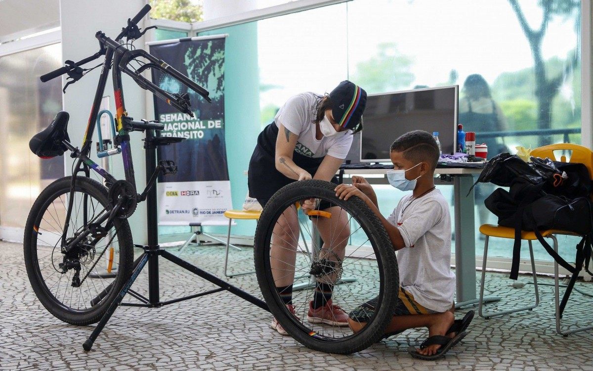 Alunos aprenderam a resolver os problemas mec&acirc;nicos que surgem durante o deslocamento dos ciclistas