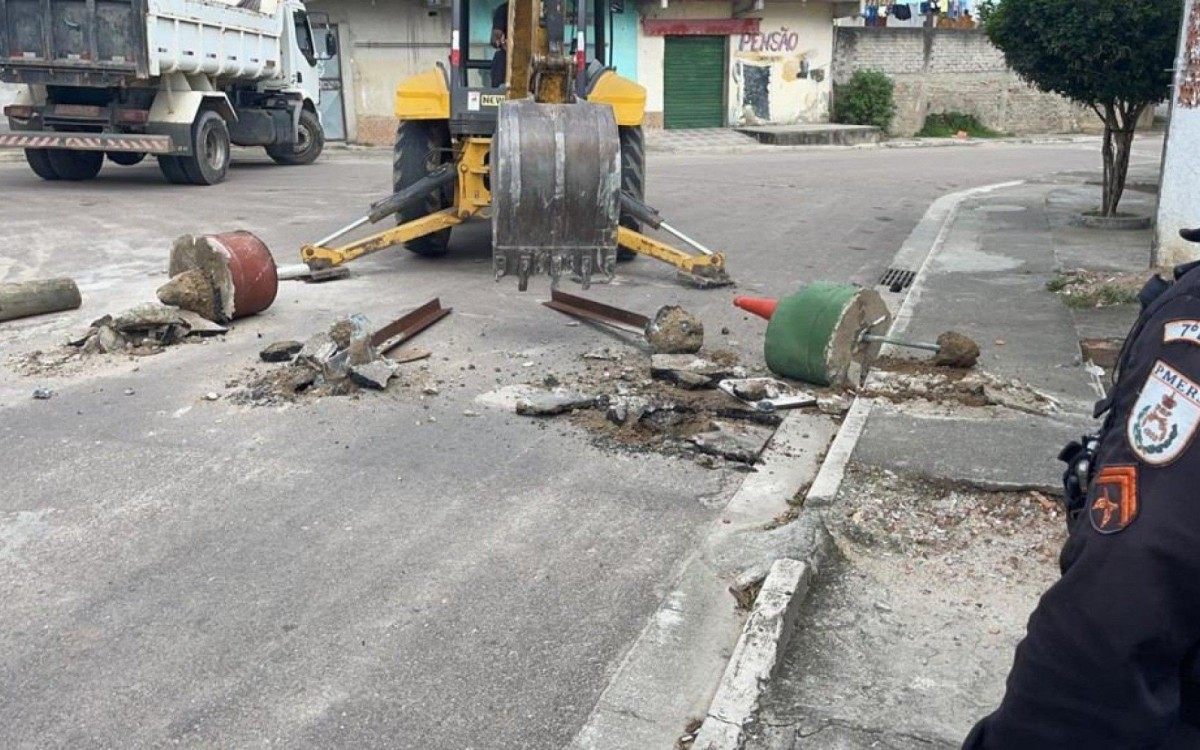 60 barricadas colocadas por criminosos nos munic&iacute;pios de Itabora&iacute; e de S&atilde;o Gon&ccedil;alo foram retiradas por policiais militares 