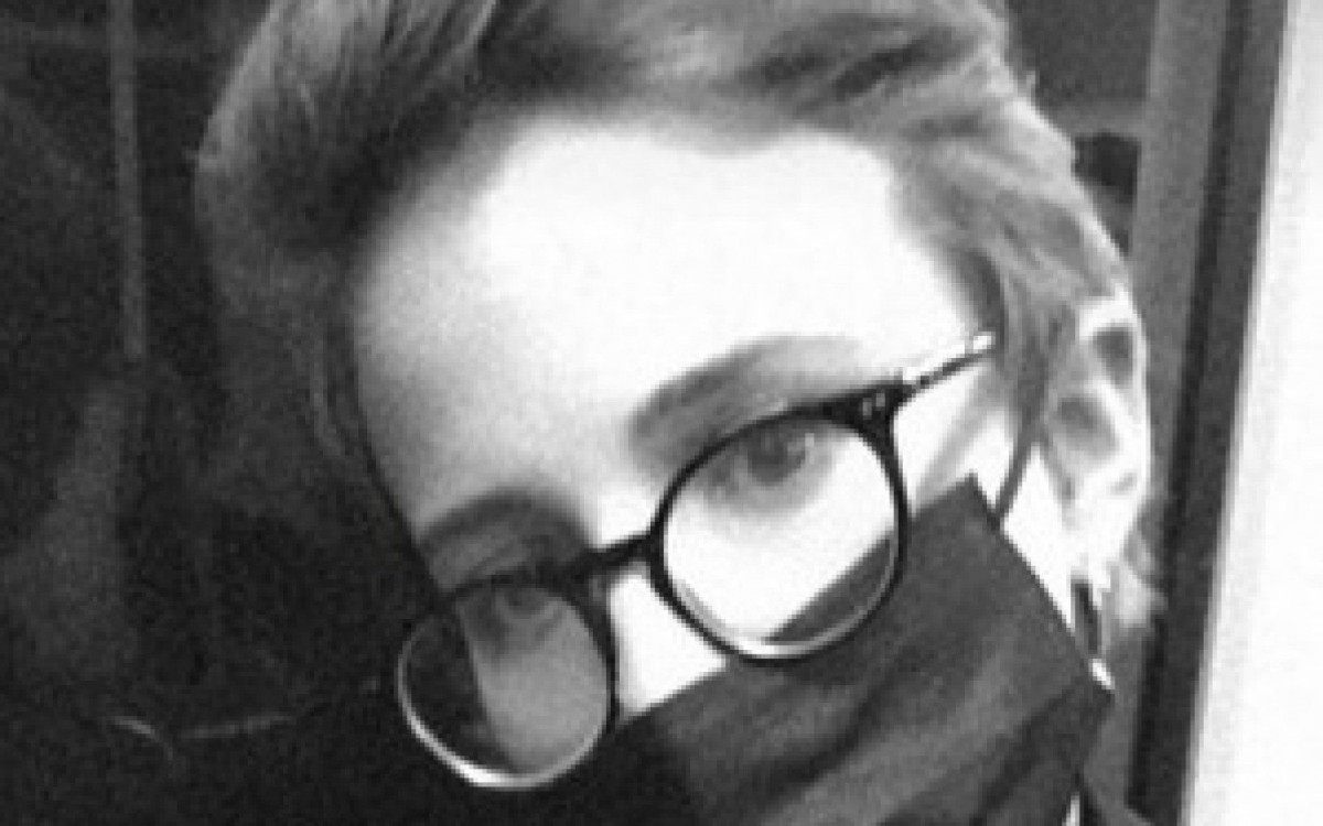 Marcella Rica tem o celular furtado em Paris