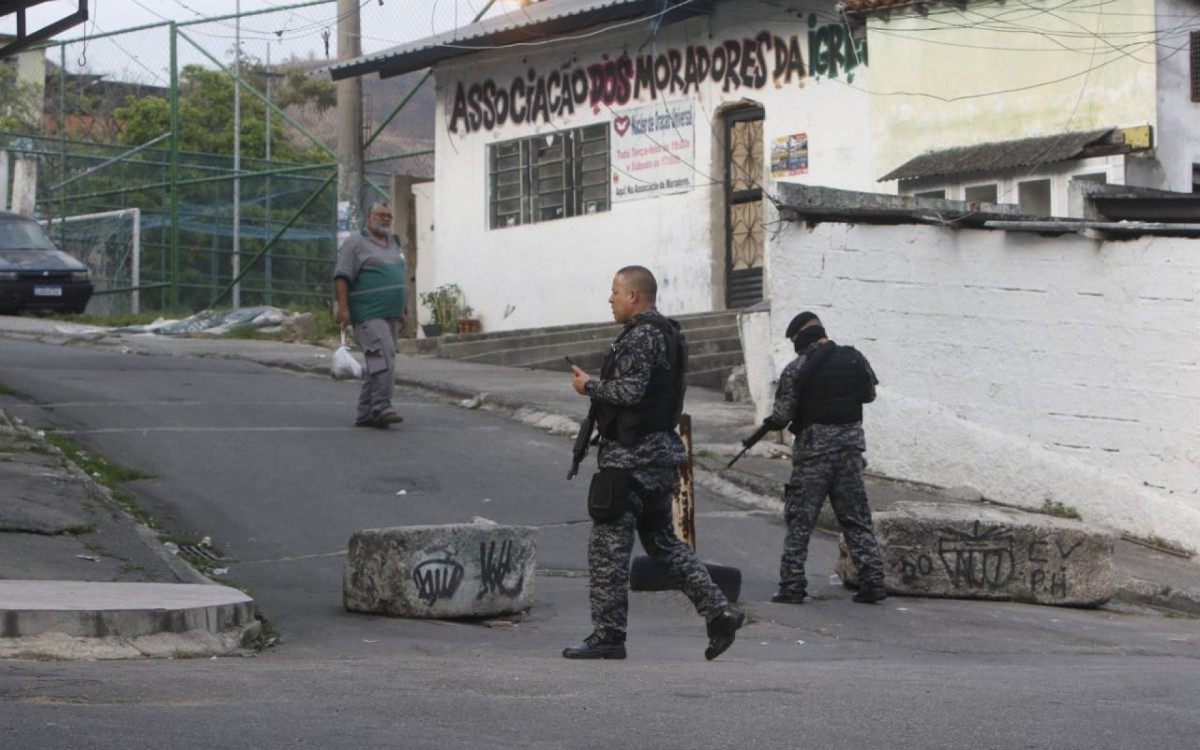 Opera&ccedil;&atilde;o da pol&iacute;cia no Morro do Juramento nesta quinta (7) tenta estabilizar a regi&atilde;o, palco de confrontos entre fac&ccedil;&otilde;es rivais